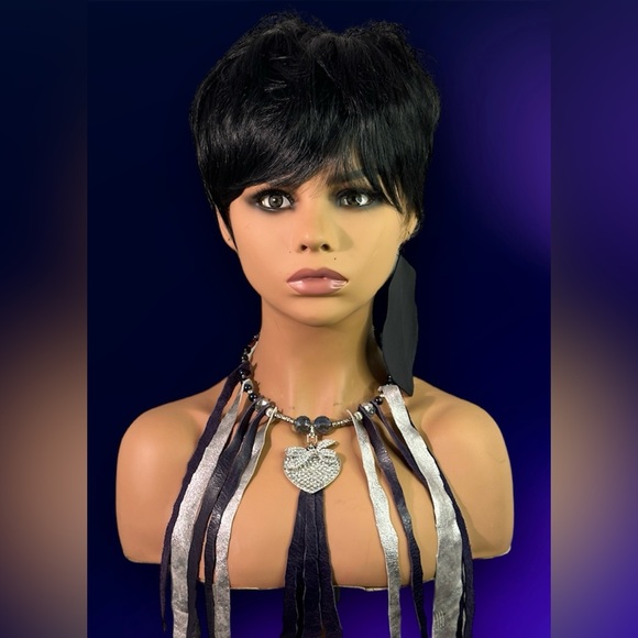 ONE LOVE ❤️ NECKLACE - Picture 6 of 6